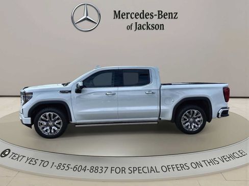 Used 2022 GMC Sierra 1500 Denali w/ Denali Reserve Package AWD/4WD image 2