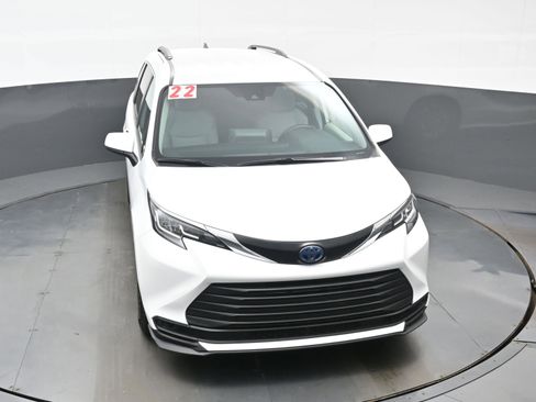 Used 2022 Toyota Sienna LE AWD/4WD image 34