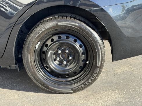 Used 2016 Toyota Corolla image 16