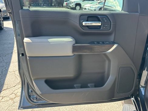 Used 2019 GMC Sierra 1500 SLT w/ SLT Convenience Package AWD/4WD image 11