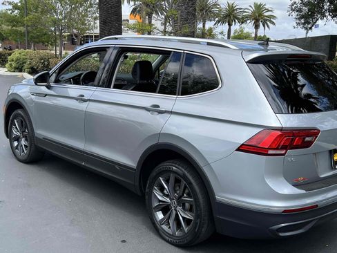 Used 2023 Volkswagen Tiguan SE FWD image 32