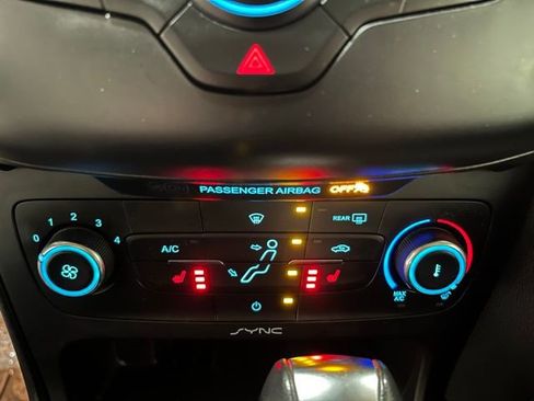 Used 2016 Ford Focus SE w/ SE Cold Weather Package FWD image 34