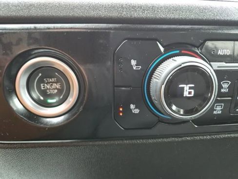 Used 2022 Chevrolet Silverado 1500 LT image 30