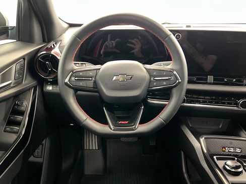 Used 2025 Chevrolet Equinox RS w/ Safety and Technology Package image 13