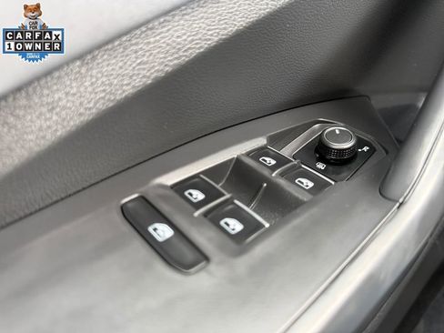 Used 2025 Volkswagen Jetta SE FWD image 28
