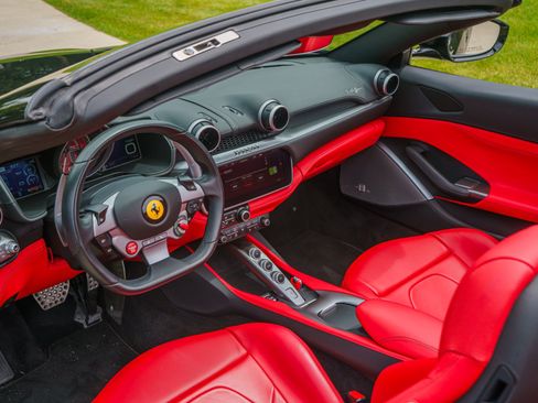 Used 2019 Ferrari Portofino RWD image 73