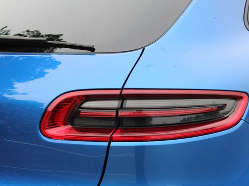 Used 2018 Porsche Macan Sport Edition AWD/4WD image 46