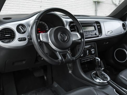 Used 2013 Volkswagen Beetle 2.5 image 2