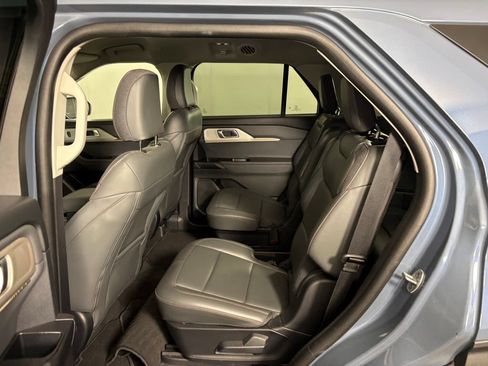Certified 2025 Ford Explorer Active w/ Active Comfort Package AWD/4WD image 29