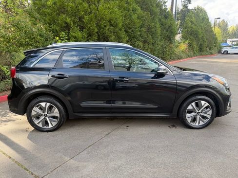 Used 2022 Kia Niro EX w/ Cold Weather Package image 2
