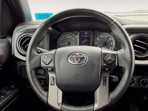 Used 2019 Toyota Tacoma TRD Sport w/ Technology Package image 14