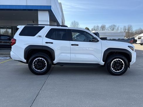 Used 2025 Toyota 4Runner TRD Off-Road image 2