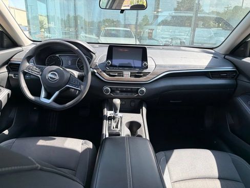 Used 2025 Nissan Altima 2.5 SV FWD image 26