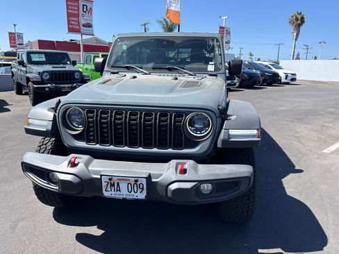 Used 2024 Jeep Wrangler Unlimited Rubicon AWD/4WD image 4
