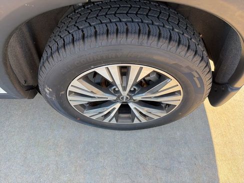 Used 2023 Nissan Rogue SV image 9