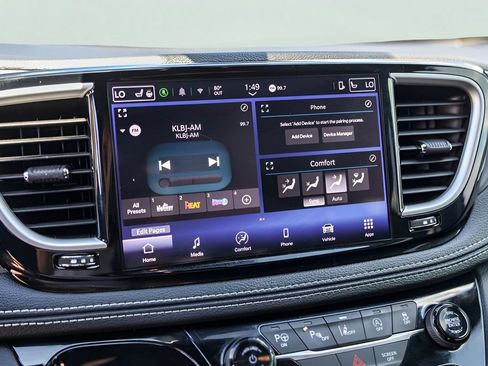 Used 2025 Chrysler Pacifica Select FWD image 19