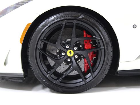 Used 2020 Ferrari 812 Superfast RWD image 19