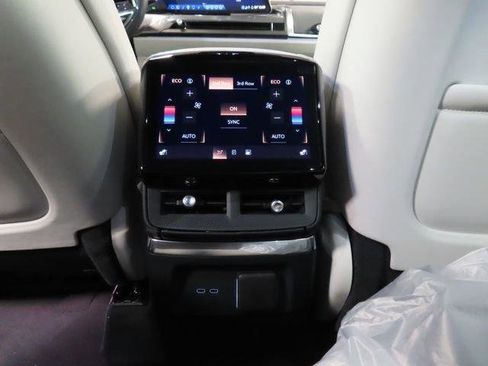 New 2026 Cadillac Vistiq Sport image 25