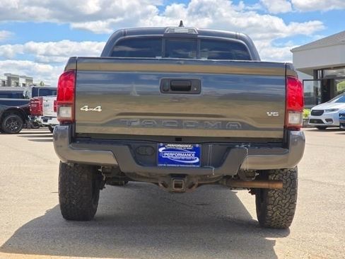 Used 2021 Toyota Tacoma SR AWD/4WD image 28