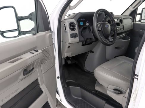 Used 2022 Ford E-350 and Econoline 350 Super Duty w/ Power Windows & Locks Group image 16