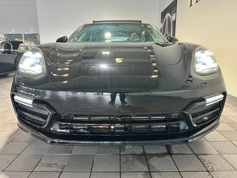 Used 2018 Porsche Panamera 4 image 2