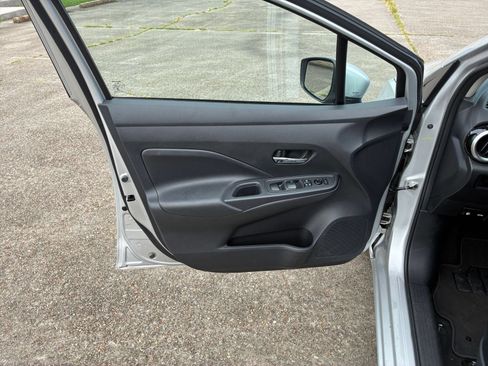 Used 2025 Nissan Versa SV FWD image 18