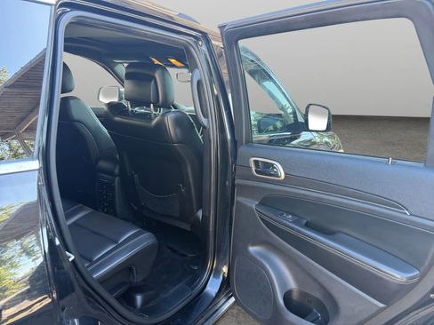 Used 2017 Jeep Grand Cherokee Limited AWD/4WD image 17