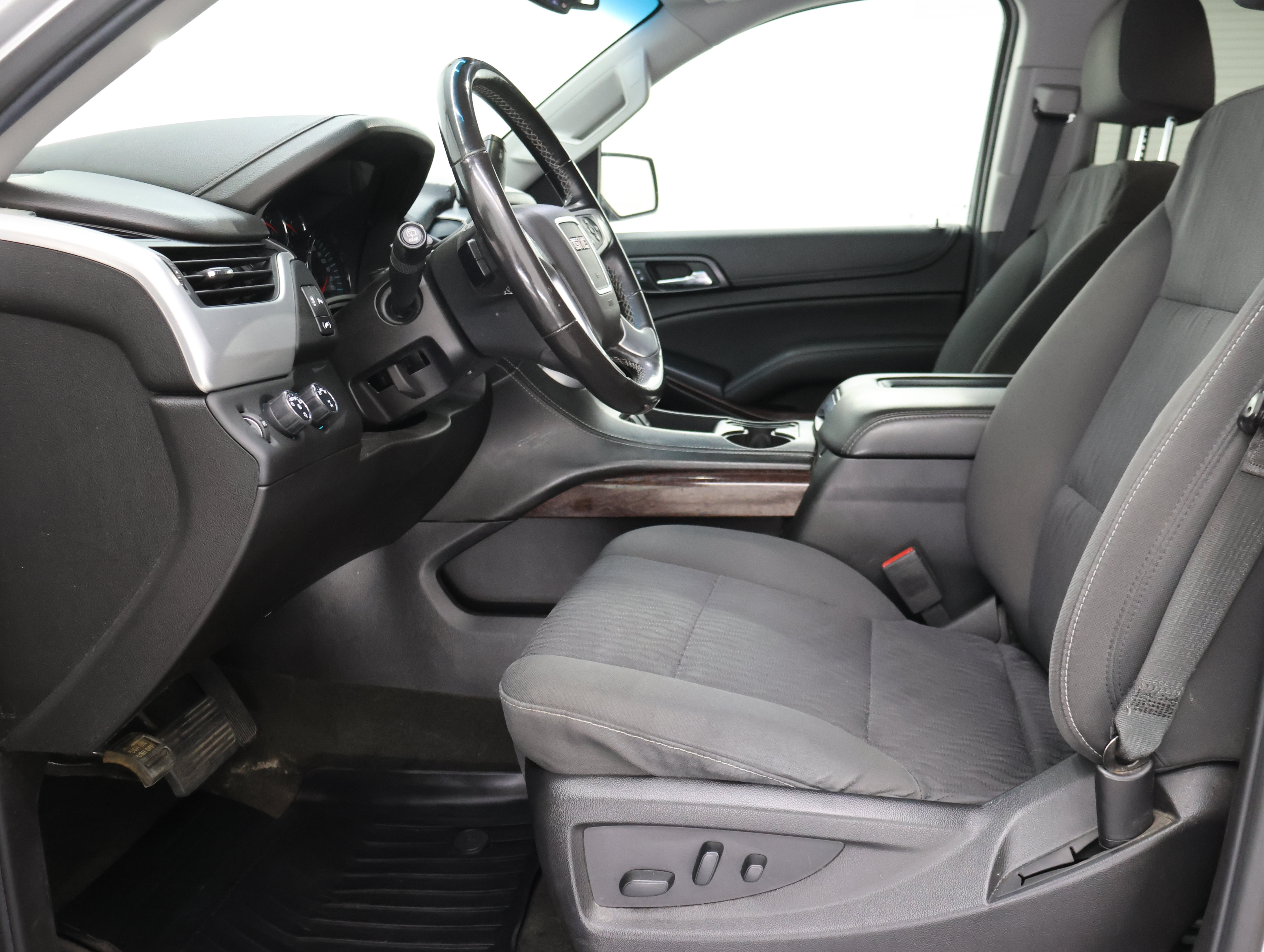Used 2018 GMC Yukon SLE w/ SLE Value Package AWD/4WD image 8