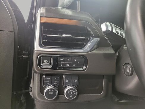 Certified 2025 GMC Yukon XL Denali image 11