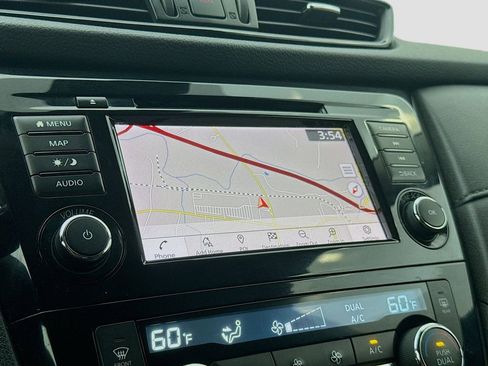 Used 2019 Nissan Rogue SV w/ Sun & Sound Touring Package AWD/4WD image 15