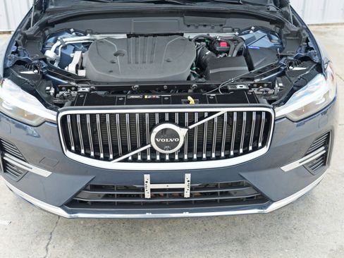 Used 2023 Volvo XC60 B5 Ultimate w/ Climate Package image 8