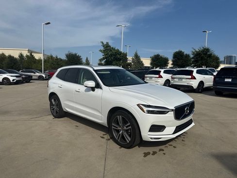 Used 2021 Volvo XC60 T5 Momentum w/ Premium Package AWD/4WD image 3