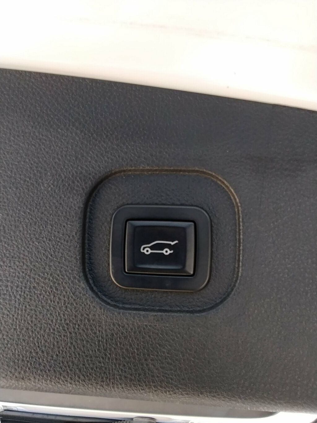 Used 2016 Chevrolet Equinox LTZ w/ Enhanced Convenience Package AWD/4WD image 32