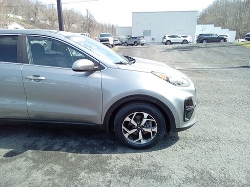 Used 2020 Kia Sportage LX image 2