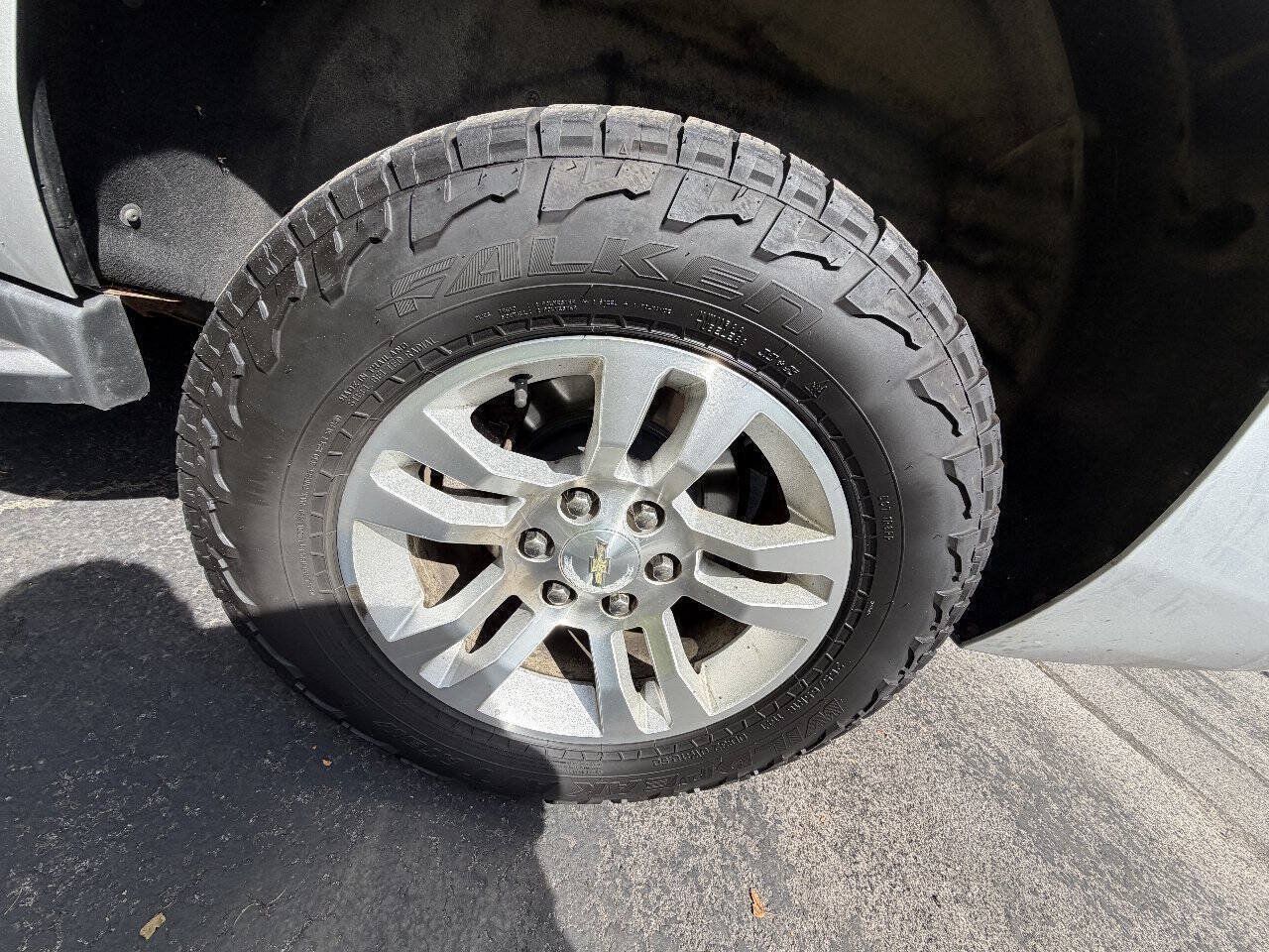 Used 2018 Chevrolet Tahoe LS w/ Skid Plate Package AWD/4WD image 12