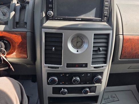 Used 2009 Chrysler Town & Country LX w/ Entertainment Group #1 image 19