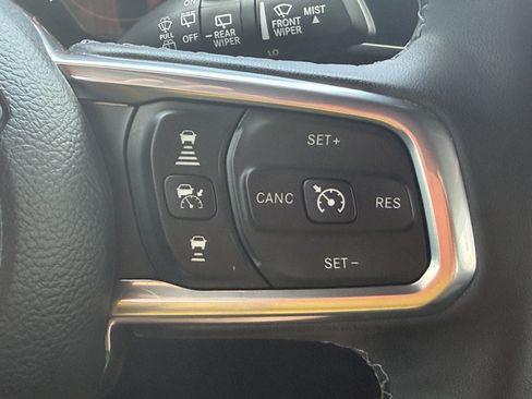 Used 2025 Jeep Wrangler Unlimited Sahara AWD/4WD image 15