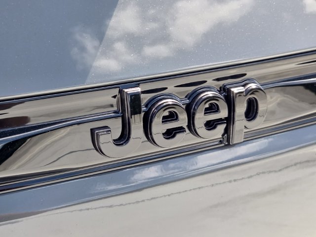 New 2027 Jeep Grand Cherokee Altitude RWD image 31