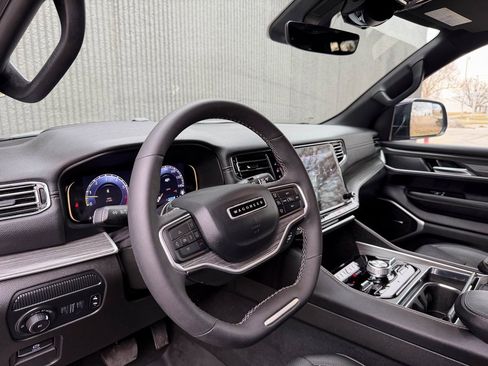 Used 2023 Jeep Wagoneer Series III w/ Convenience Group I image 9