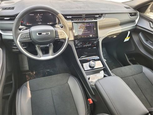 New 2025 Jeep Grand Cherokee L Altitude image 10