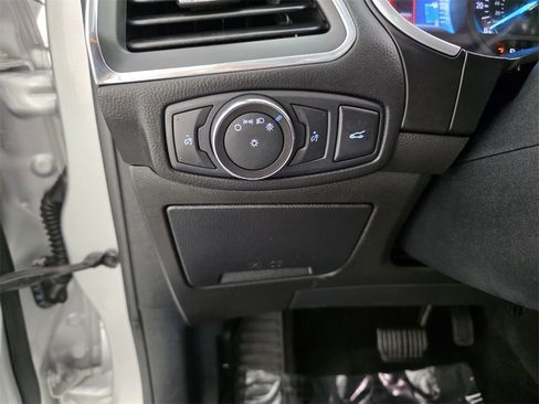 Used 2018 Ford Edge Titanium image 27