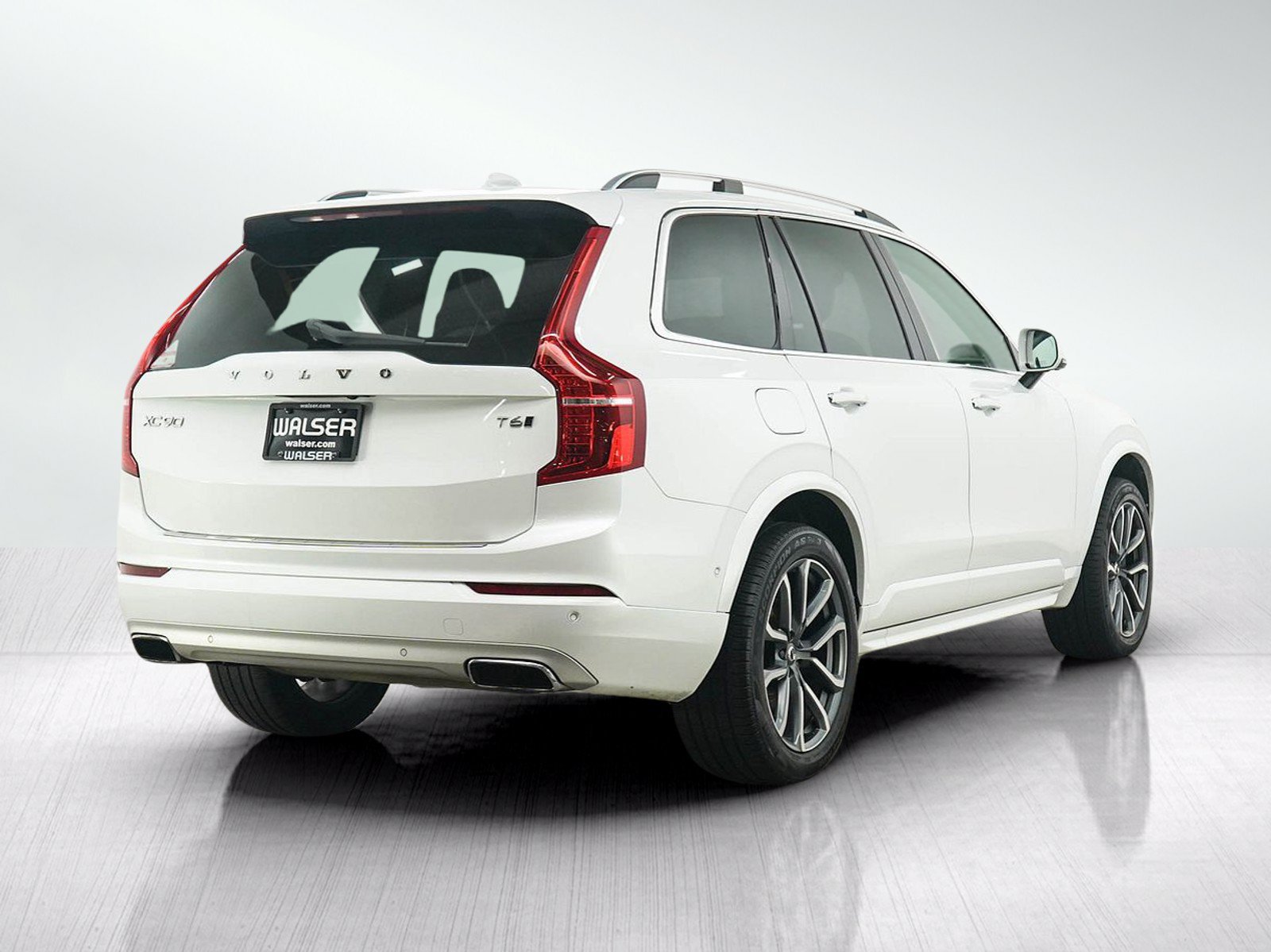 Used 2018 Volvo XC90 T6 Momentum w/ Convenience Package AWD/4WD image 5