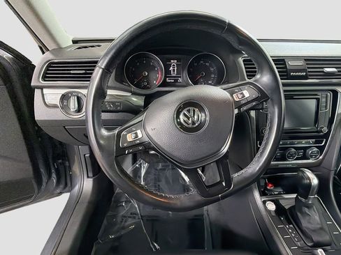 Used 2018 Volkswagen Passat 2.0T SE FWD image 14