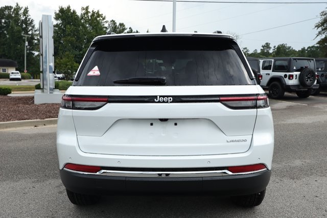New 2027 Jeep Grand Cherokee Laredo X RWD image 7