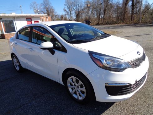 Used 2017 Kia Rio LX image 3