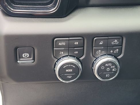 New 2026 GMC Sierra 1500 AT4 w/ Technology Package AWD/4WD image 22