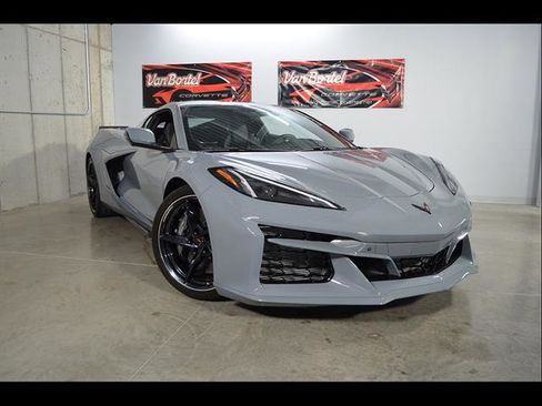 Used 2025 Chevrolet Corvette E-Ray w/ ZER Performance Package AWD/4WD image 1