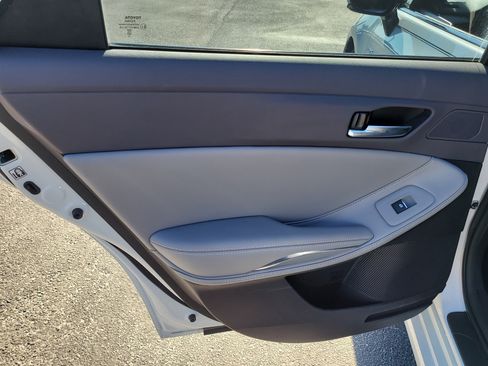 Used 2019 Toyota Avalon XLE image 11