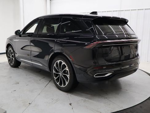 Used 2024 Lincoln Nautilus Reserve w/ Equipment Group 202A image 8