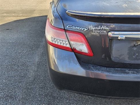 Used 2011 Toyota Camry LE image 12